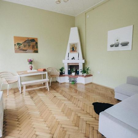 Love Nest Brasov Luaran gambar