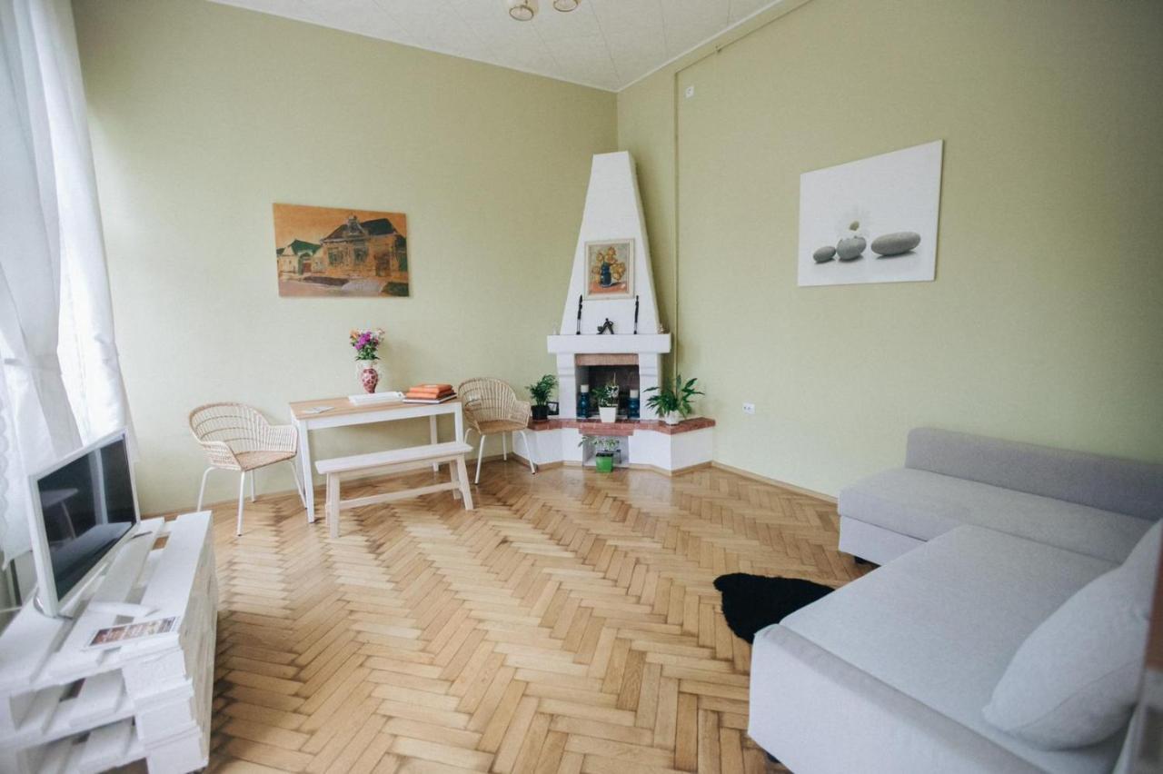 Love Nest Brasov Luaran gambar