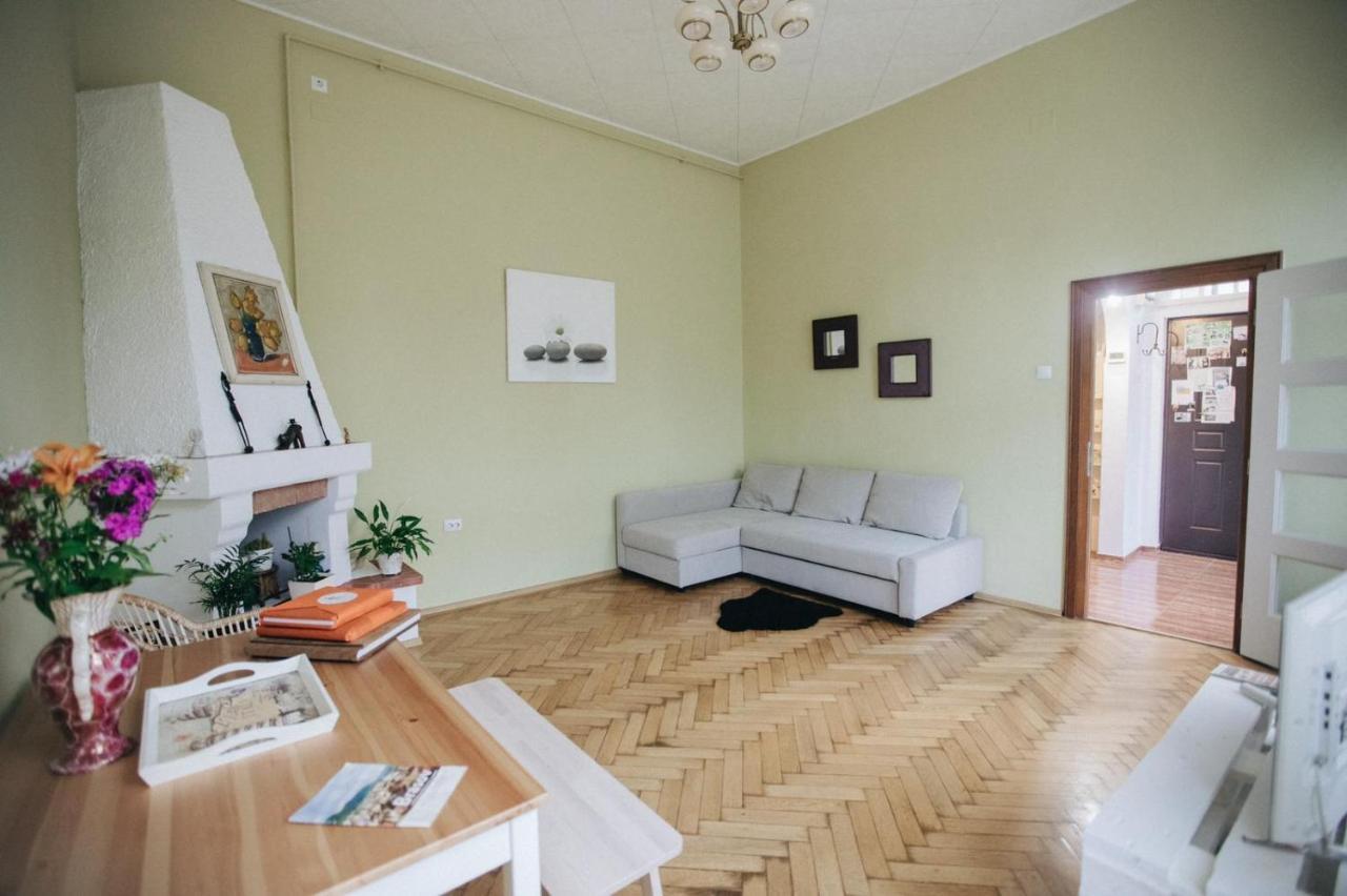Love Nest Brasov Luaran gambar